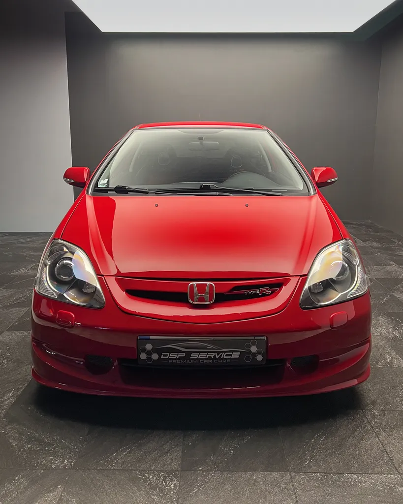 Redonnez tout son éclat à votre Honda Civic Type R grâce au lustrage brillance chez DSP Service au Mans
