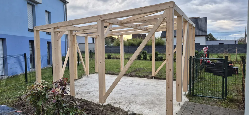 Conception d’un abri vélo avec clôture et toit pergola proche Obernai