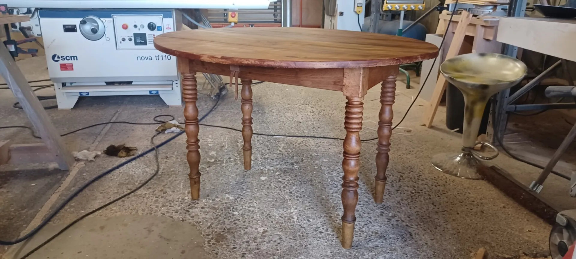 Rénovation d une table de cuisine en noyer 