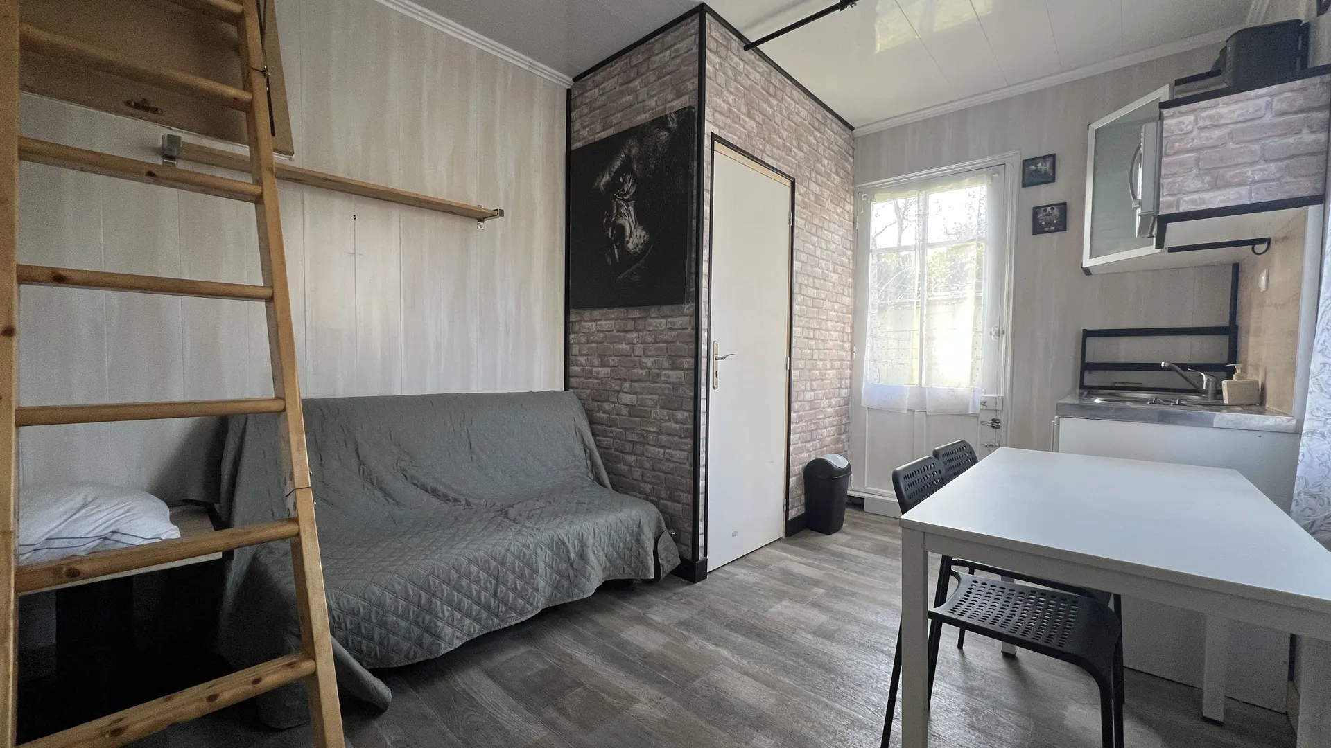 Ensemble immobilier avec 2 appartements 22m² et 13,5m² à rénover, idéal location saisonnière, à deux pas de la plage à Mesnil-Val 76910.
