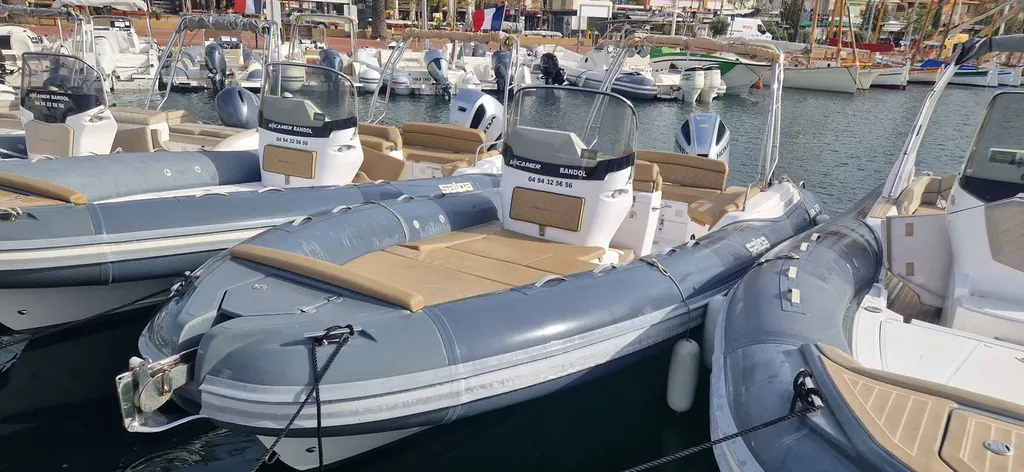 A vendre semi-rigide d'occasion Salpa Soleil 23 bateau sportif en parfait état à Bandol Var