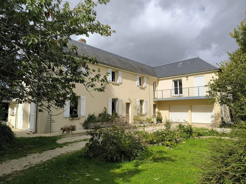 A vendre - Spacieuse Maison de Caractère, 4 chambres, edifiée sur terrain d'environ 5 550 m² à Bourg-Achard (27310)