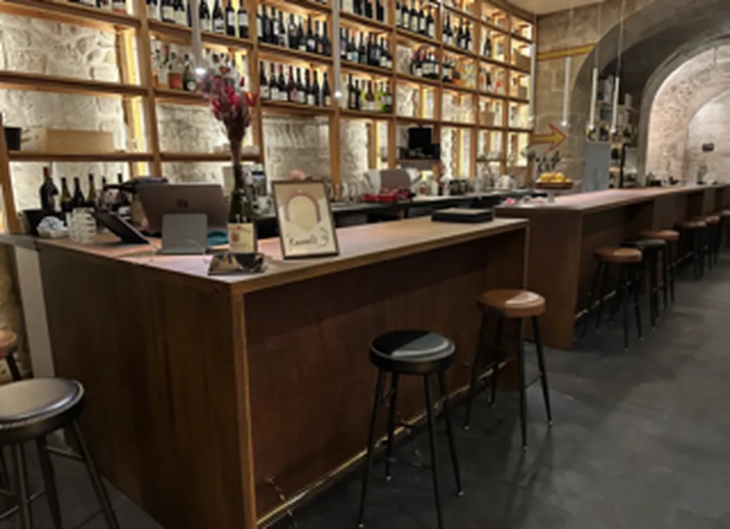Bar sur mesure réalisé par Lacoste Agencement – Agencement de commerce à Bordeaux