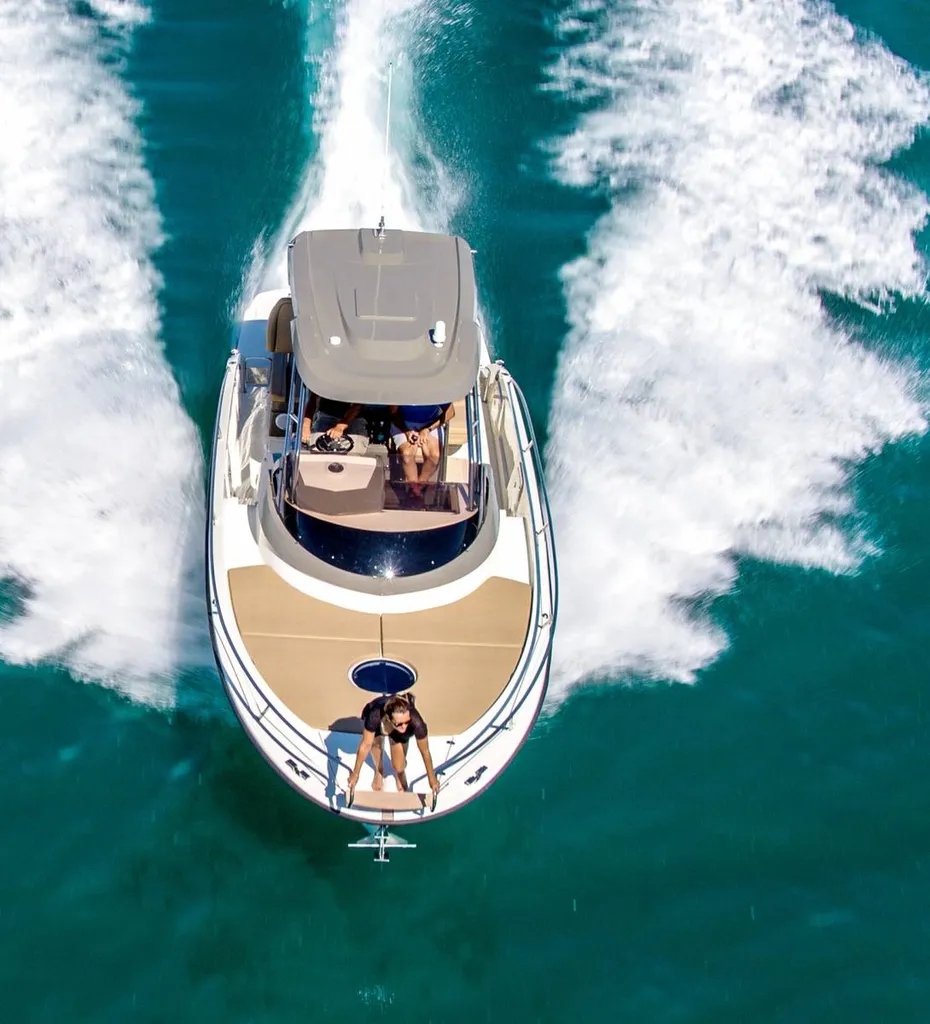 Vente de bateau hors bord neuf à Bandol