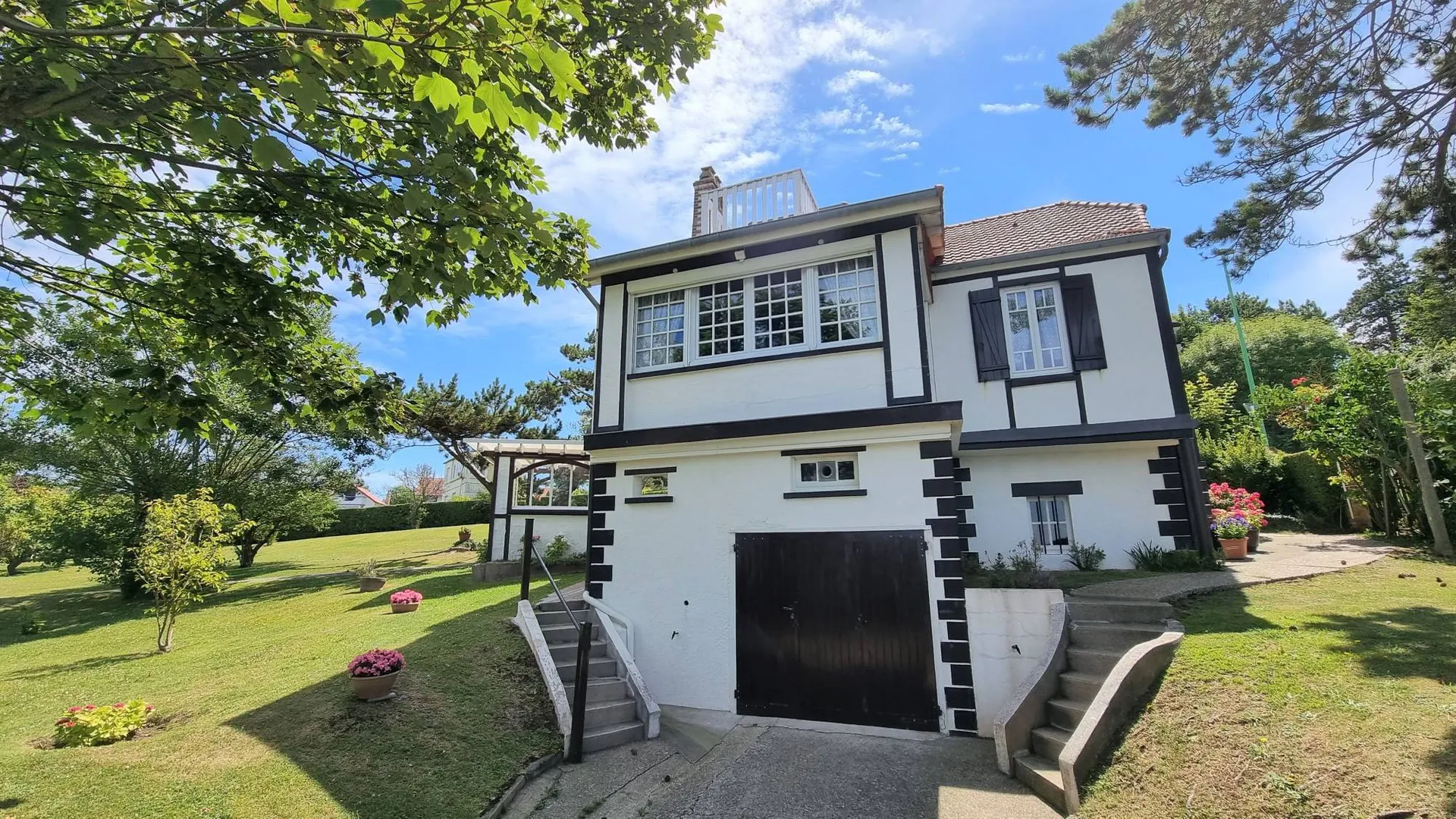 A vendre charmante villa, vue mer exceptionnelle, à réhabiliter, proche des commerces, sur l'axe Dieppe 76200 - Penly 76370 - Le Tréport 76340.