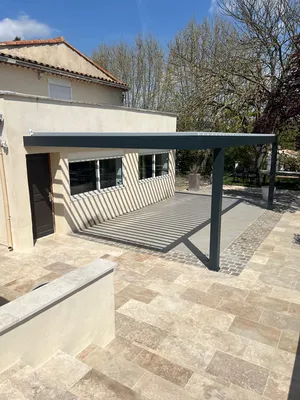 Pergola bioclimatique à lames orientables à Martigues