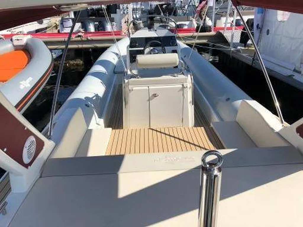 Professionnel pour la vente de bateaux semi-rigides Altamarea La Martinique