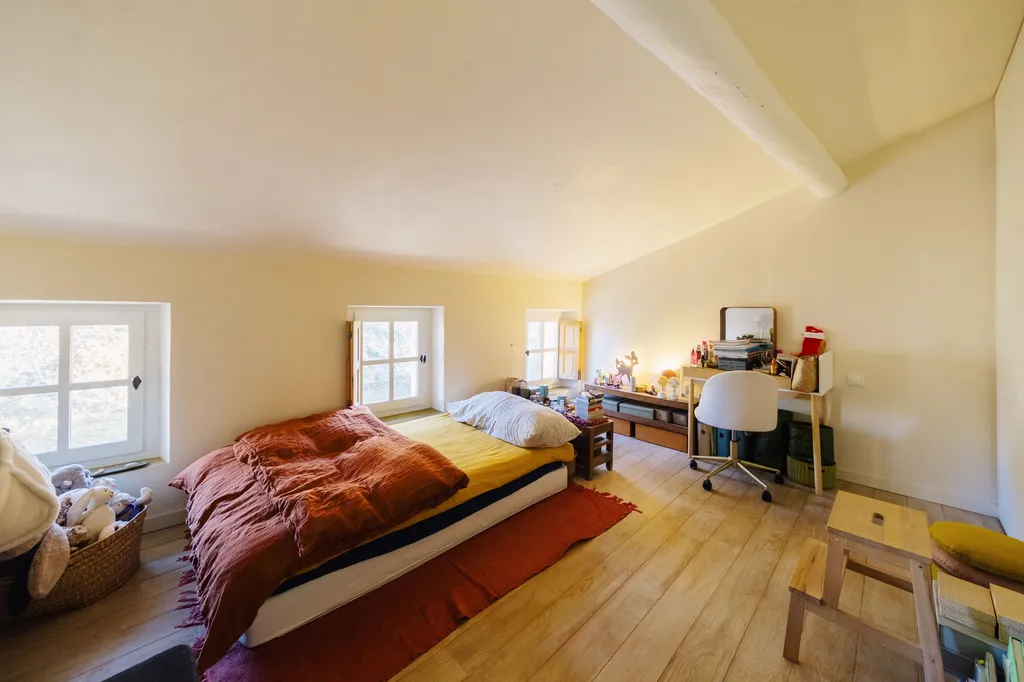 Vente - Crillon-Le-Brave - Élégante maison de village entièrement rénovée avec terrasse et vue