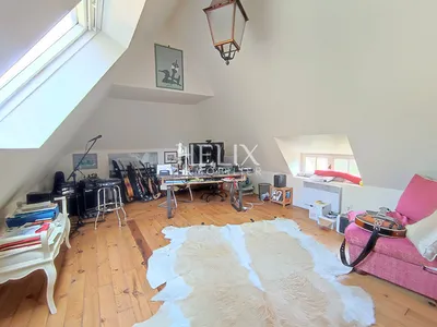 Maison de 231m² à vendre sur Le Mesnil Le Roi: pièce de vie lumineuse, suite parentale, 3 chambres et bureau, garage et jardin proche Saint Germain en Laye