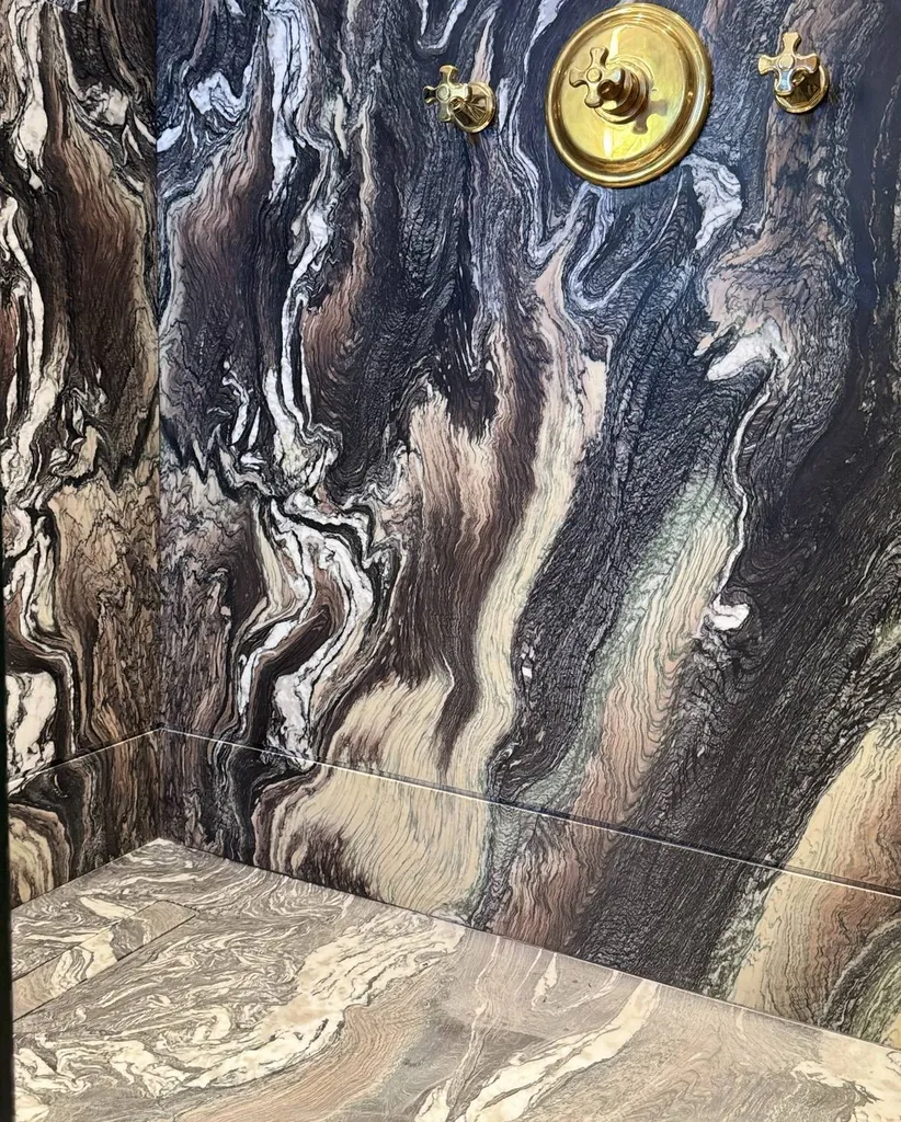 Salle de bain en Marbre Cipolino à Saint Tropez