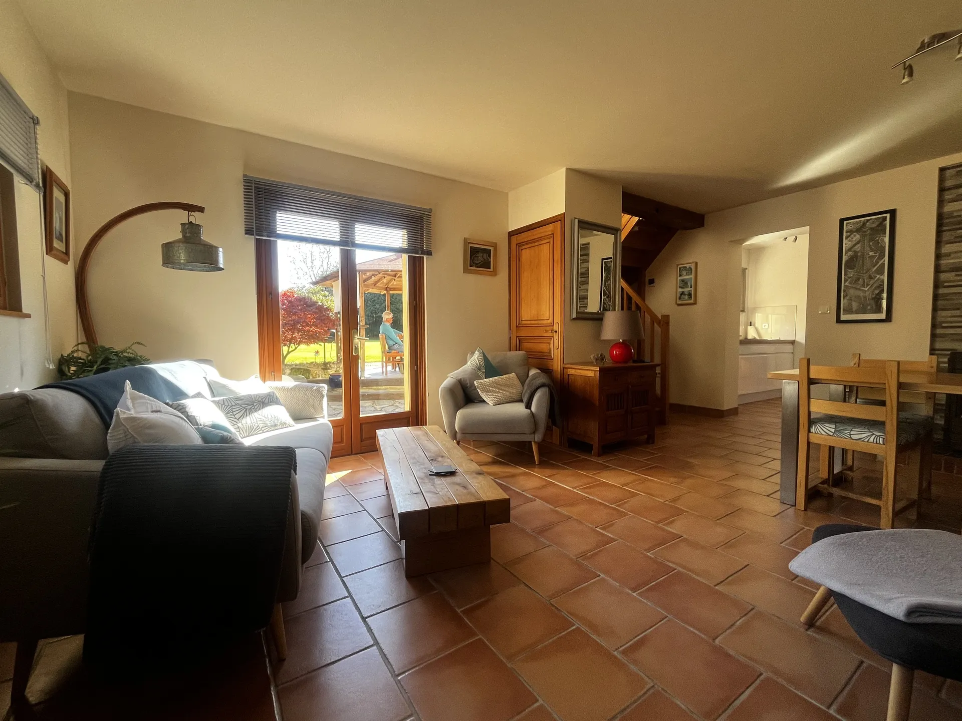 Maison récente avec grande dépendance aménageable – Terrain clos – Proche Côte Normande