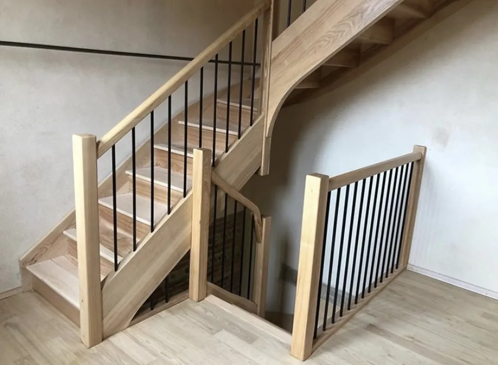 Garde-corps bois sur mesure : fabrication artisanale et pose par un menuisier spécialisé en escaliers et agencement intérieur pour maisons individuelles