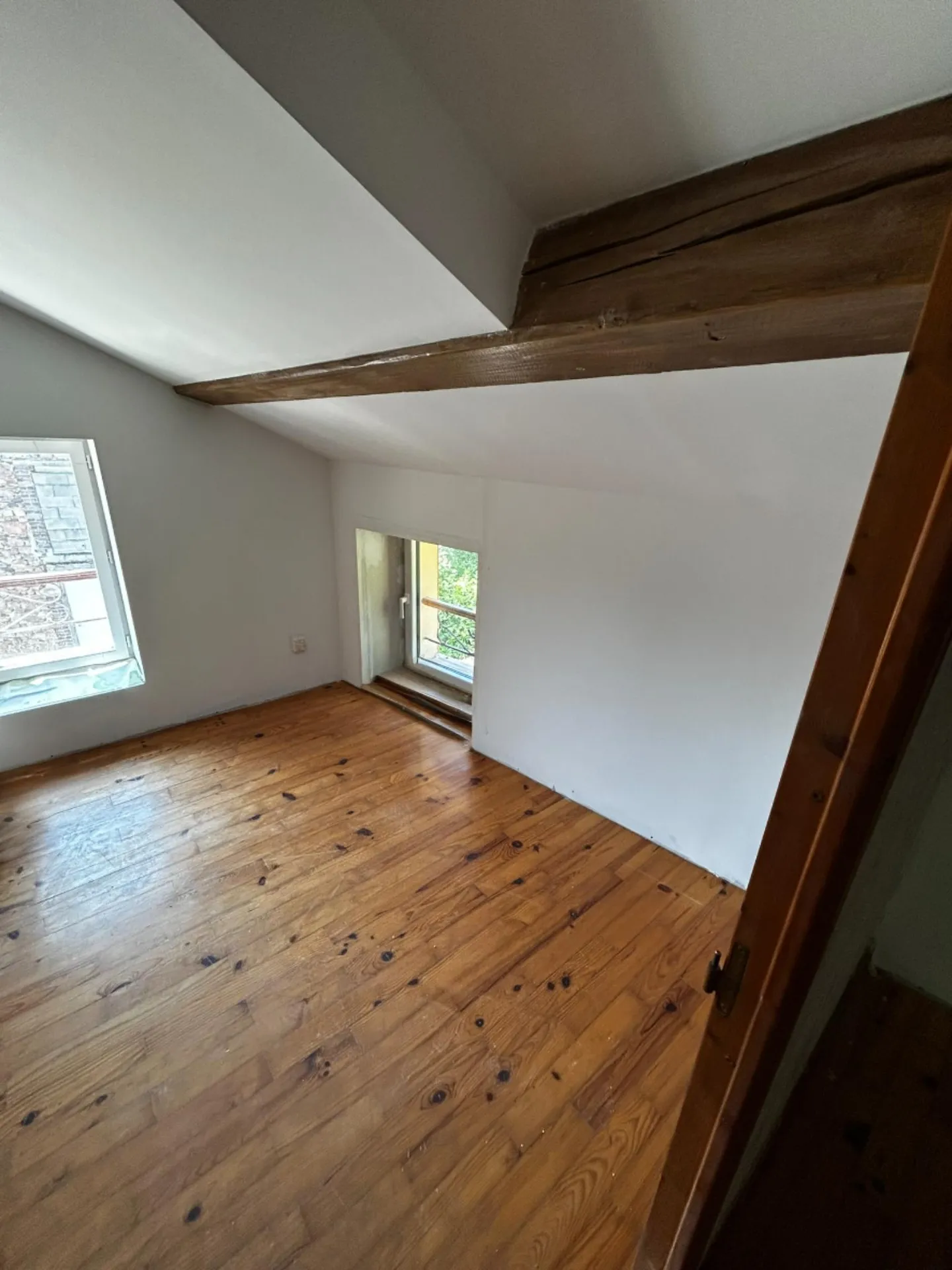 Travaux de rénovation complète d’une maison ancienne avec modernisation des espaces