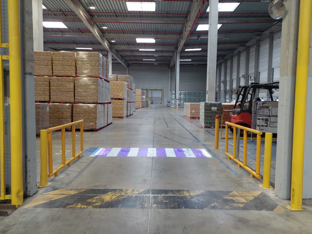 Installation de signalisation LED lumineuse pour sécuriser les passages piétons derrière portes coupe-feu à Marseille dans les Bouches du Rhône Installation de signalisation LED lumineuse pour sécuriser les passages piétons derrière portes coupe-feu à Marseille dans les Bouches du Rhône