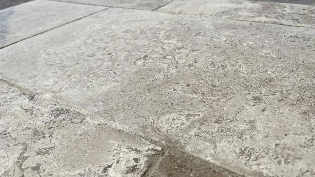 Dallage pierre de Dordogne Limeyrat Montagnac d'Auberoche B2 de Grimaud et Ramatuelle