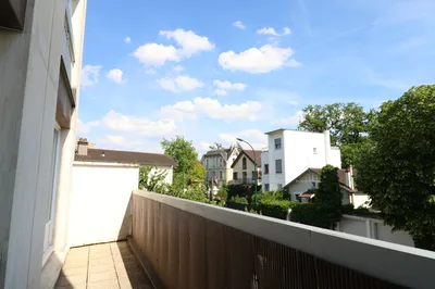 balcon et ascenseur et parking en sous sol à louer chez Helix immobilier le Vesinet