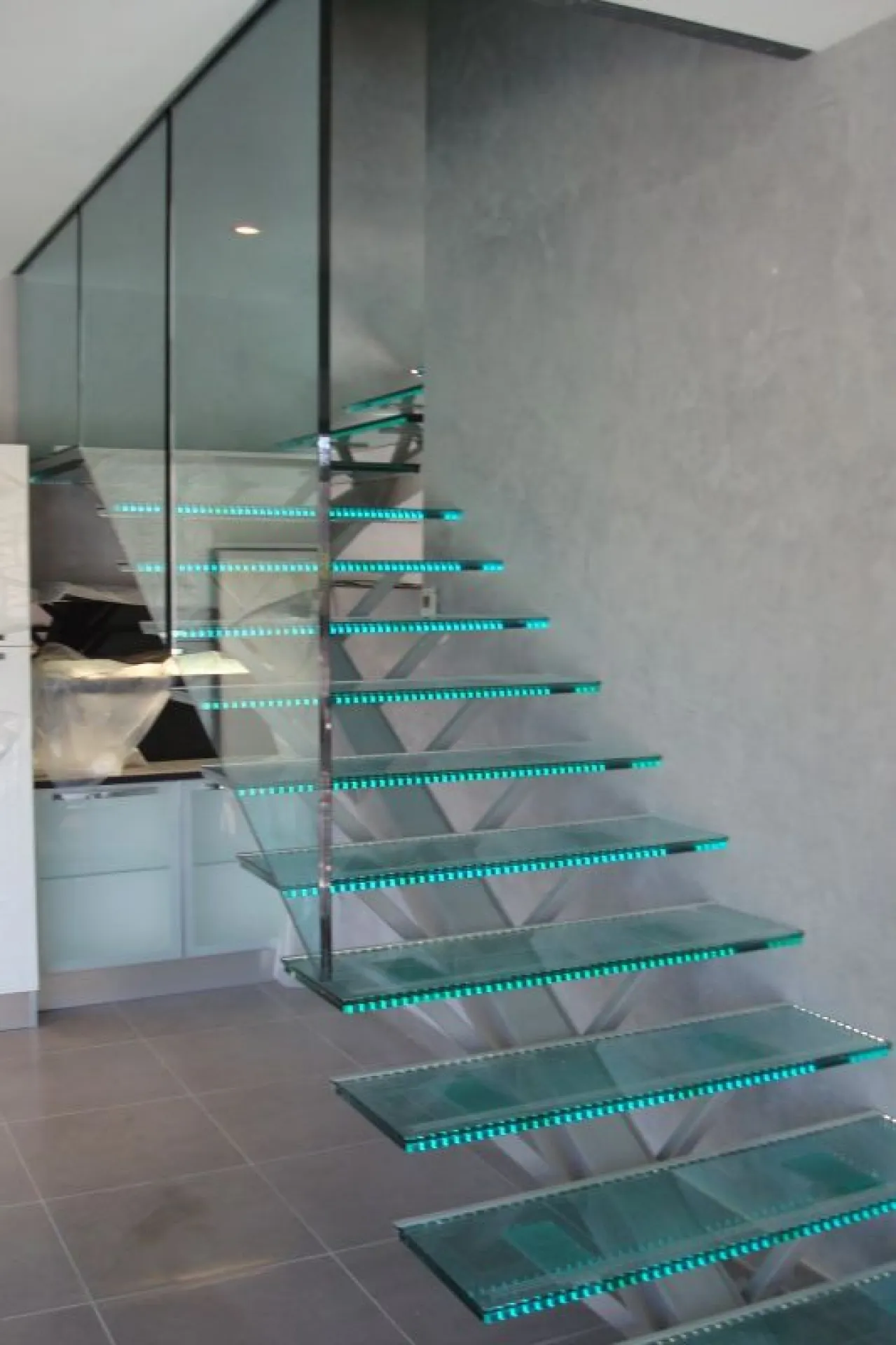 Prix installation d'un escalier en verre sur Salon de Provence