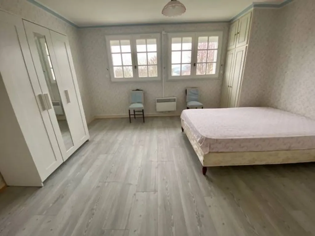 A acheter pavillon lumineux de 160m² surun terrain de 1514m² avec sous sol complet sur la commune de SAINT AUBIN LES ELBEUF 76410