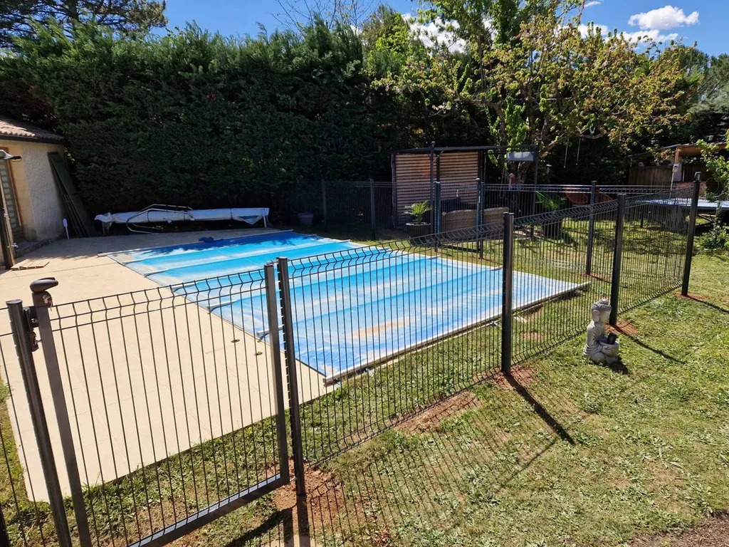 Installation d'une clôture piscine à Ginaservis en 2024