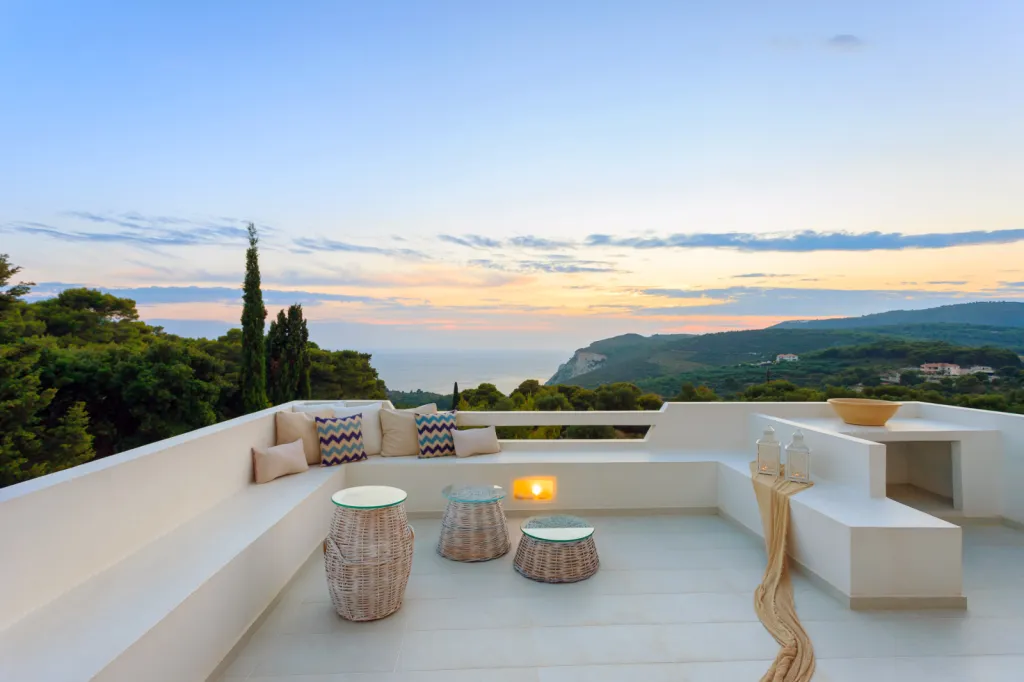 Expérience habitat : spécialiste jardin et terrasse connecté avec ambiances sons et lumières intelligents à Ramatuelle et à Lyon