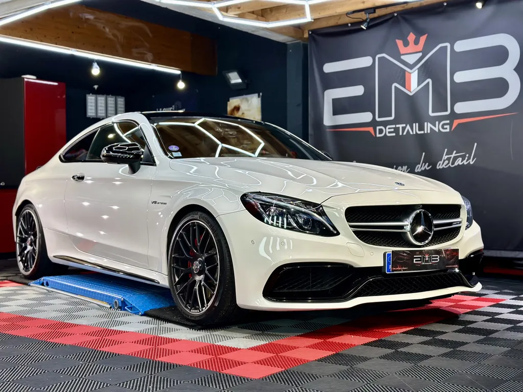 polissage Carroserie traitement céramique EMB DETAILING Vaugneray socialiste Mercedes C63 AMG