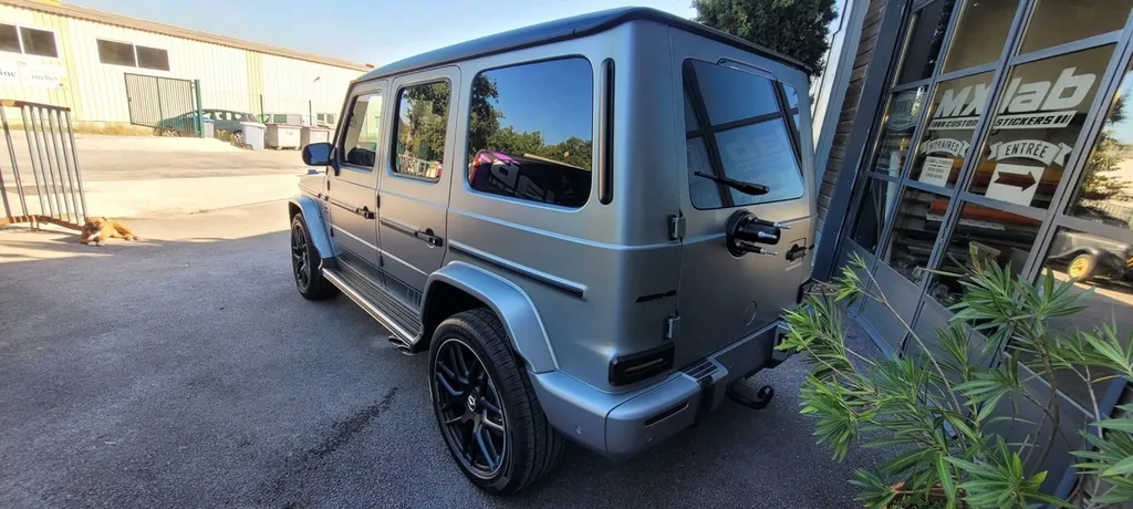 Vitres teintées sur véhicules de prestige 06/83