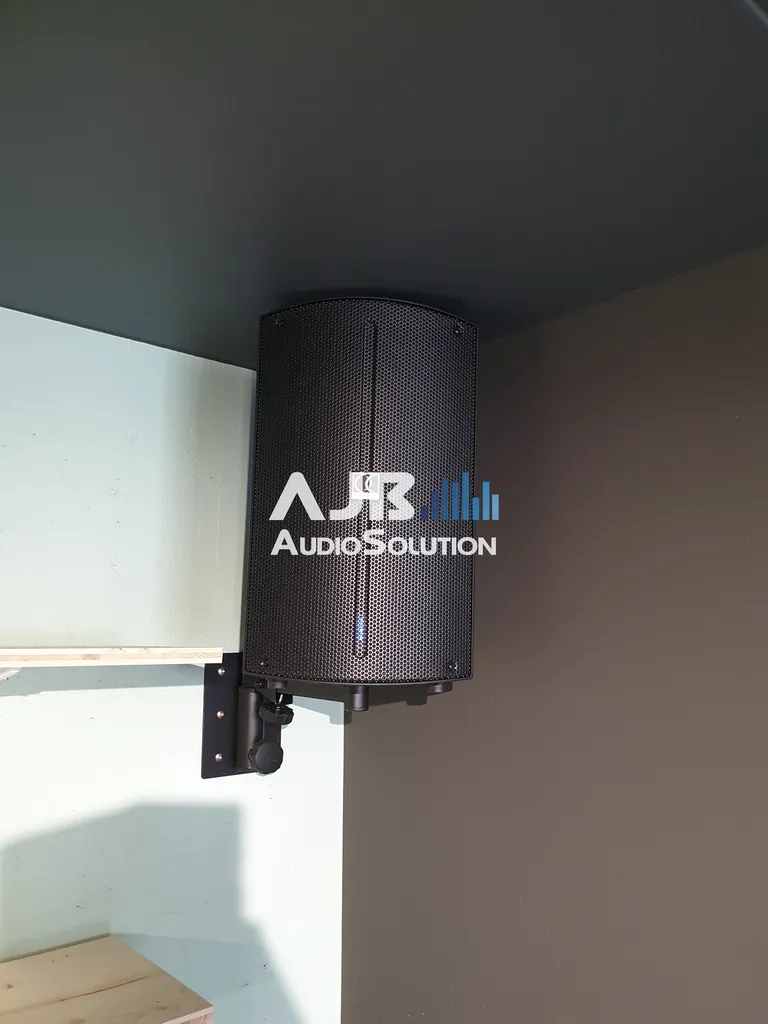 installation sonore bar à bière, système audio multifonction, diffusion fond musical et karaoké, retransmission compétitions sportives, live groupes, enceintes réglables, bras articulés, table de mixage Bluetooth, installation audio simple et pratique, so