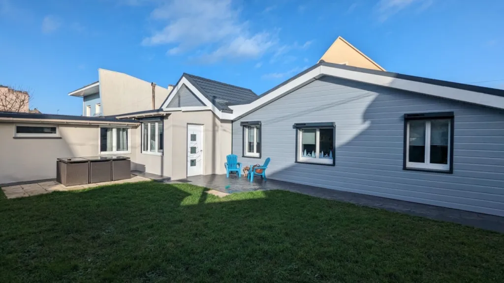 Comment traiter l'humidité des murs avec un ravalement projeté aux alentours de Fecamp et Le Havre 76