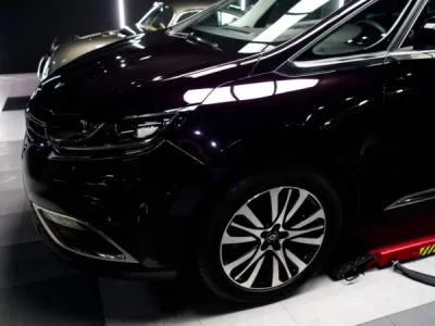 Protection céramique carrosserie avec nos traitements de la gamme Gtechniq sur ce véhicule Renault Espace