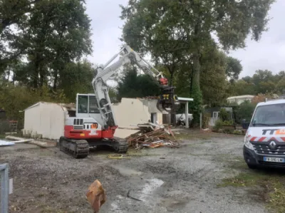 Démolition d'un garage attenant à une maison à Bègles proche de Bordeaux