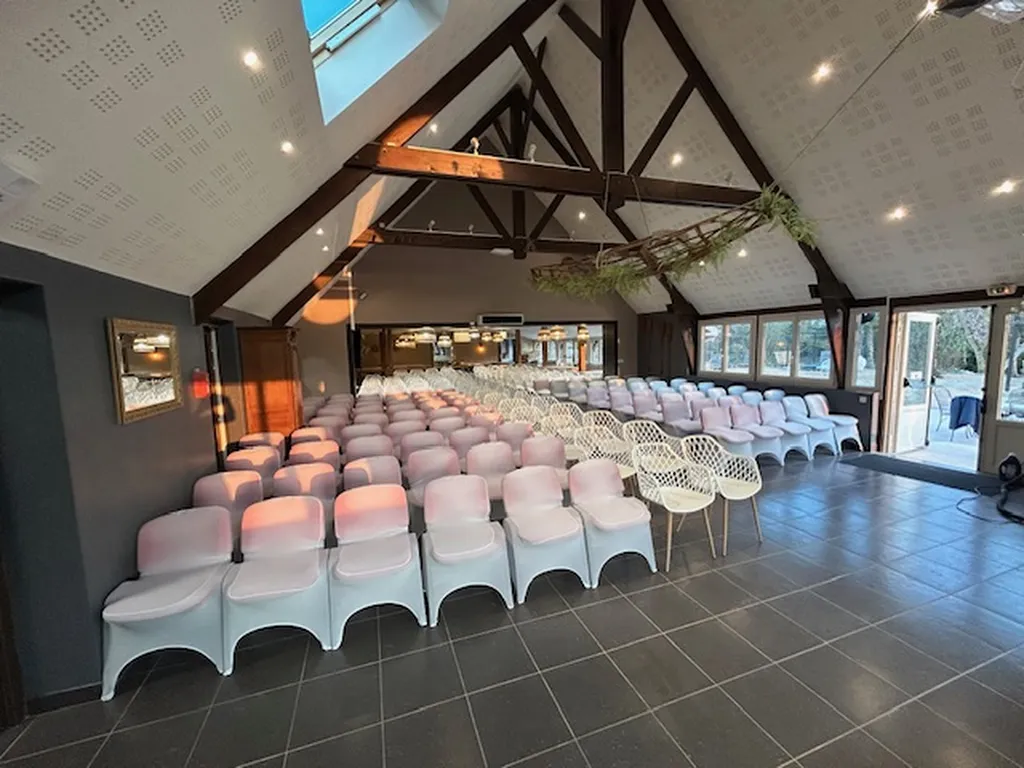 bel espace convivial pour accueillir des spectacles