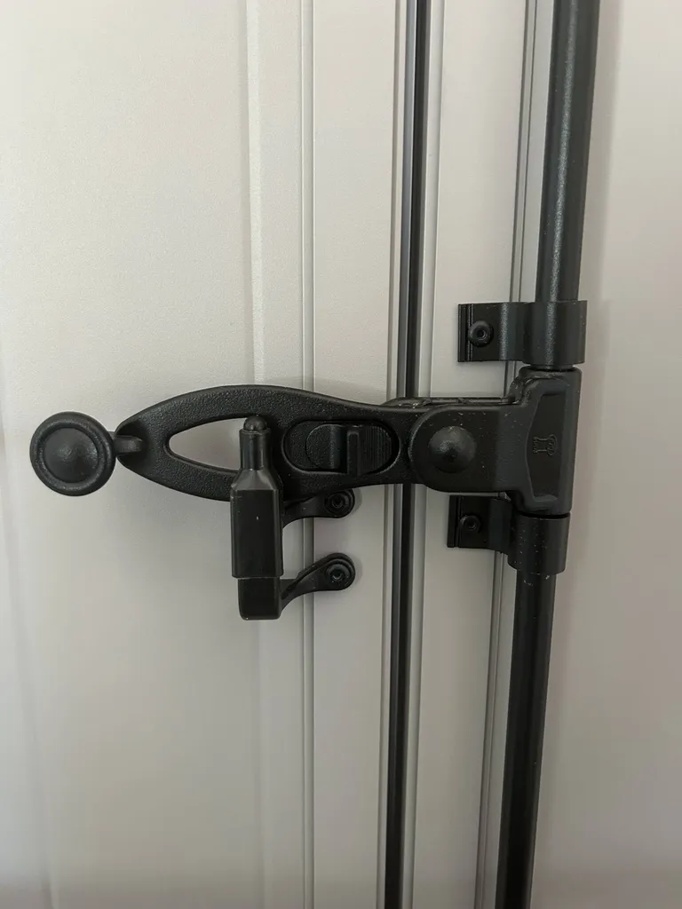 Installation de volets battants en aluminium dans le Luberon