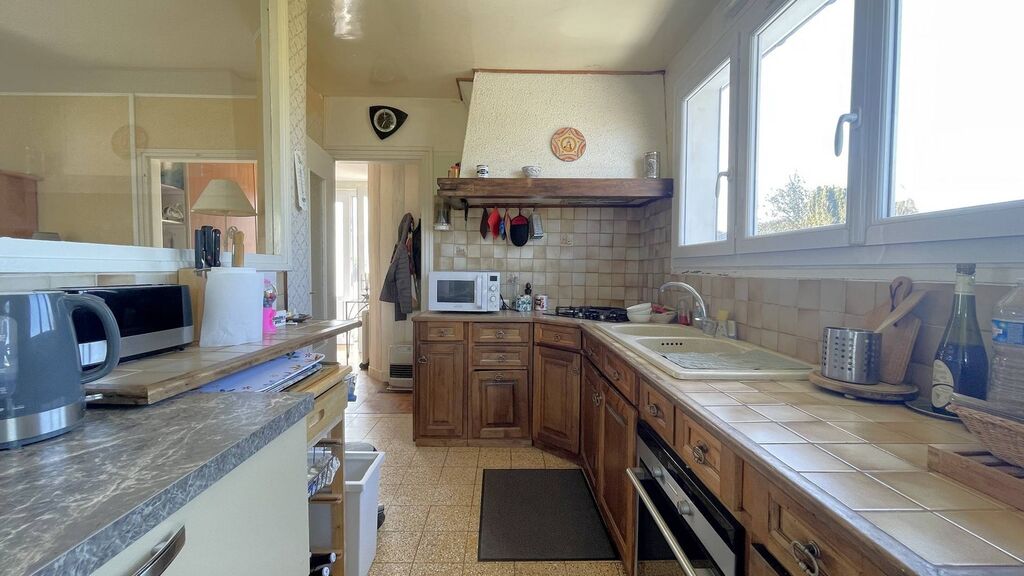 Maison familiale à vendre avec 3 chambres – secteur littoral : Une distribution intérieure adaptée à une résidence principale ou secondaire.