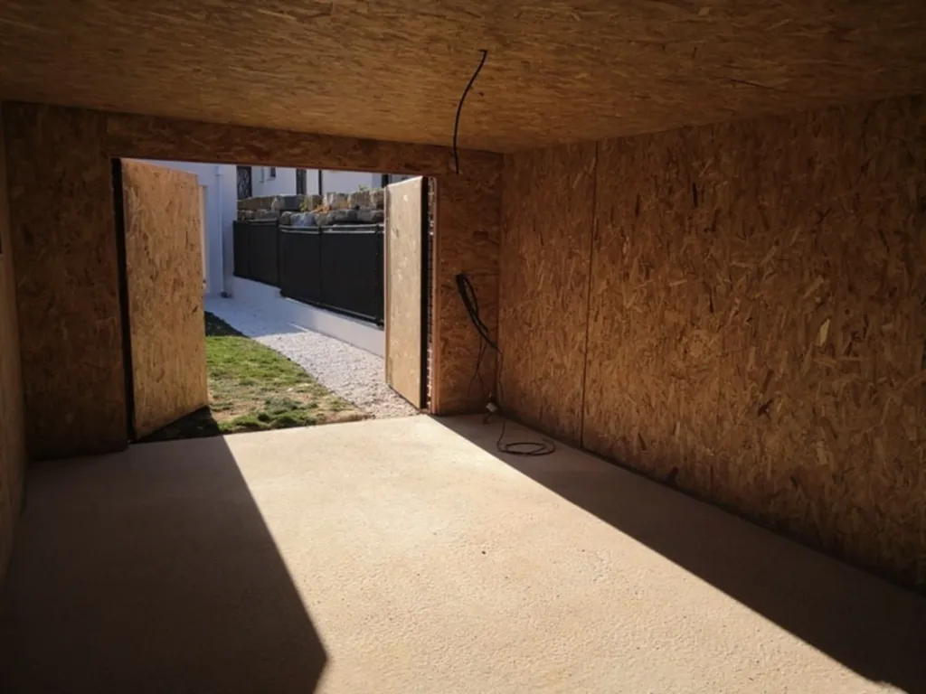 Installation d’un abri automobile sur mesure avec couverture bac acier à Castelnau-le-Lez Proche de Montpellier dans Hérault (34)
