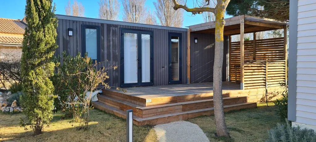 location avec piscine chauffée et toboggan pour des vacances en camping Bord de mer à Vias