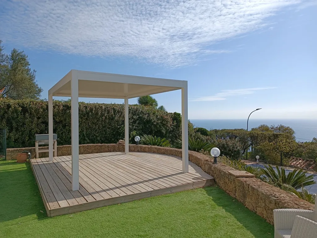 Installation d'une pergola bioclimatique 