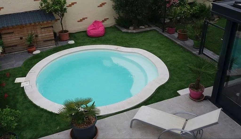 Piscine ronde pour se détendre et se rafraîchir