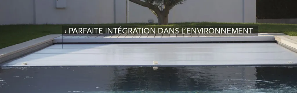 Couverture immergée moteur dans l'axe par Aquarev'Piscines à Vinon sur Verdon 83560