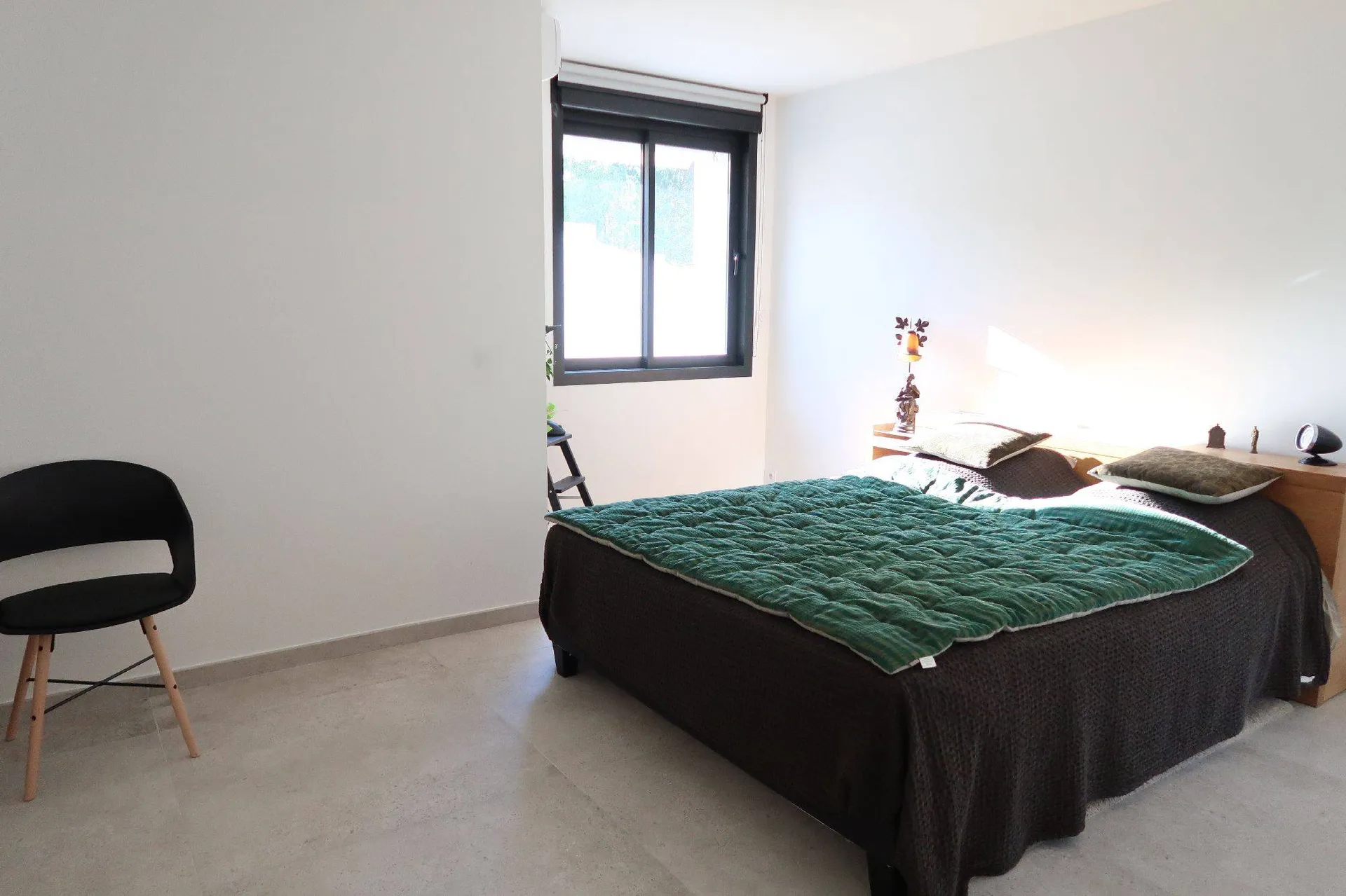 Type 2 avec jardin et parkings Cassis centre