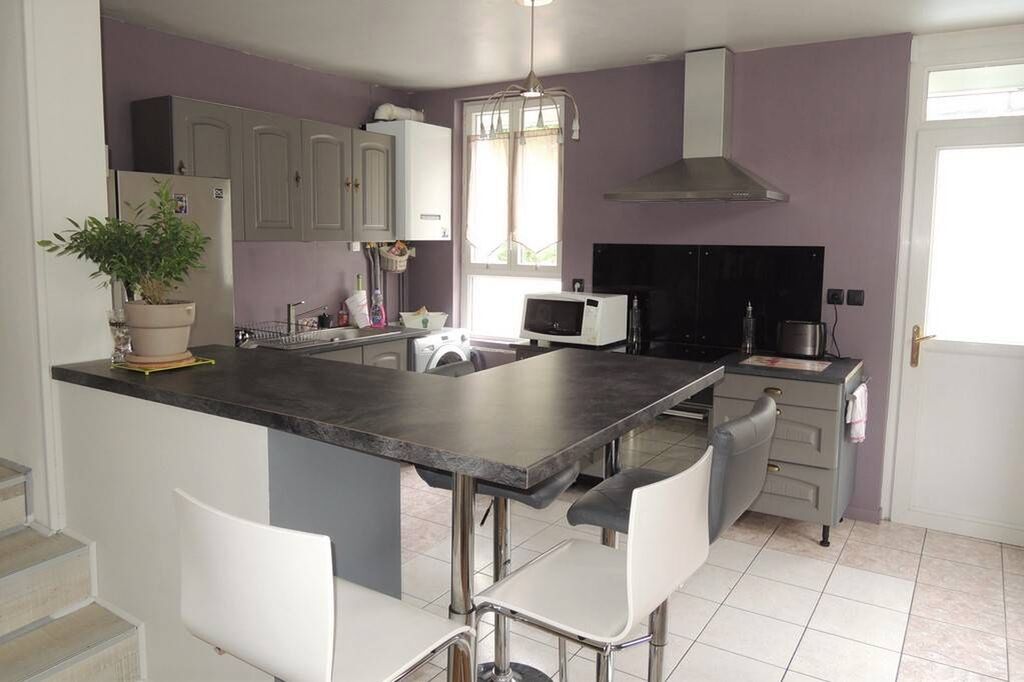 Terres et Demeures de Normandie, votre agence située à Dieppe 76200 en Seine-maritime, vous invite à découvrir ce petit coin de paradis, dans un environnement calme et paisible, à 10 minutes de la plage de Dieppe 76200 et à 2 heures de Paris par l'A1