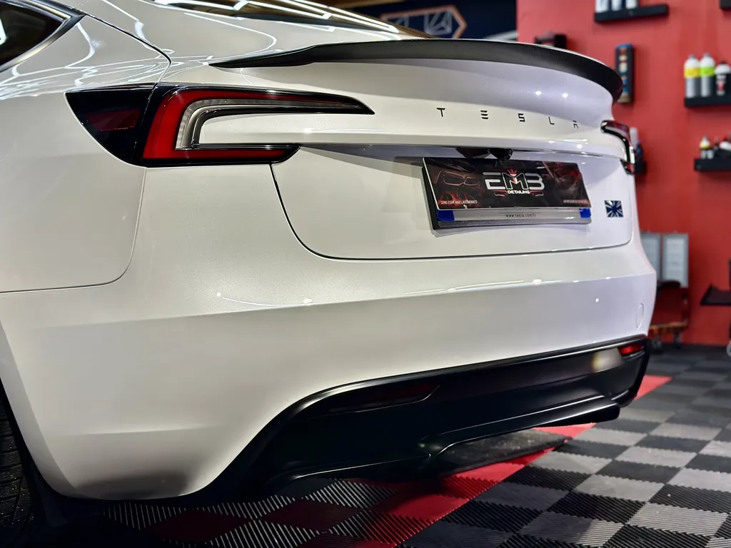 spécialiste du DETAILING sur Lyon Traitement céramique Tesla model 3 