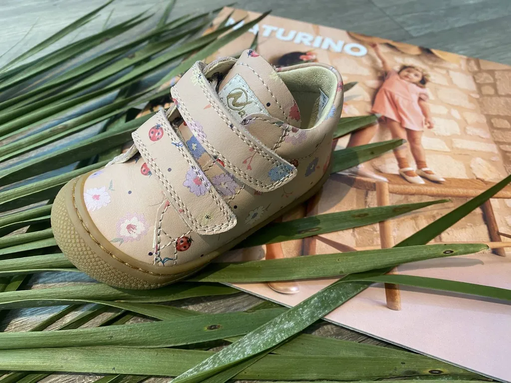 chaussure à scratch pour l 'école près de Cenon
