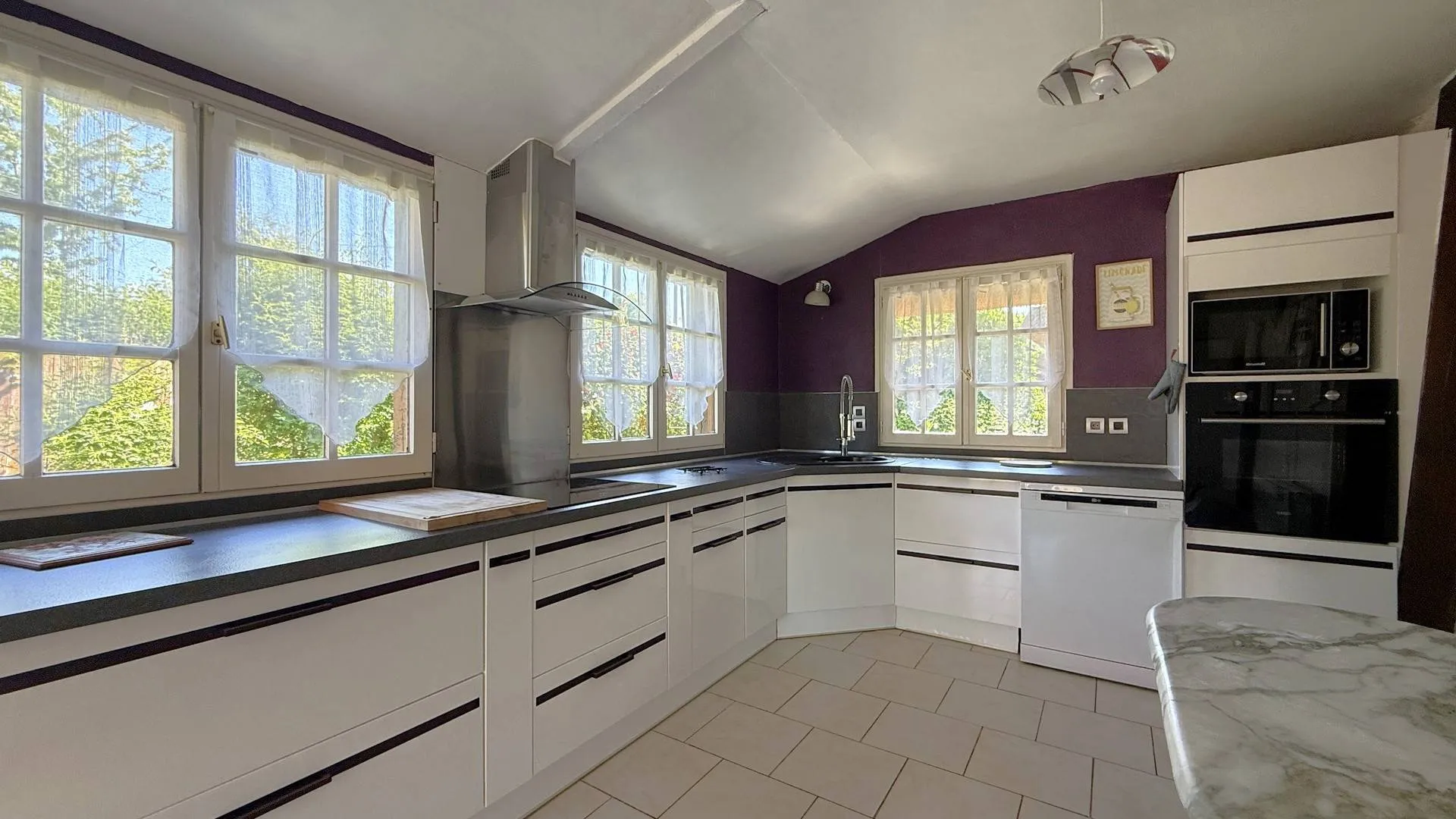 Investissement locatif à Osmoy-Saint-Valery : potentiel touristique fort : Propriété idéale pour hébergements saisonniers ou long séjour.