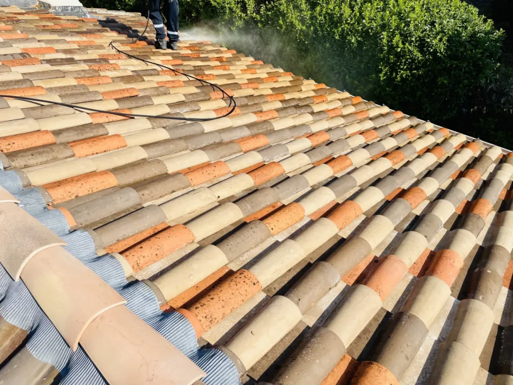 nettoyage haute pression de la toiture sur martigues
