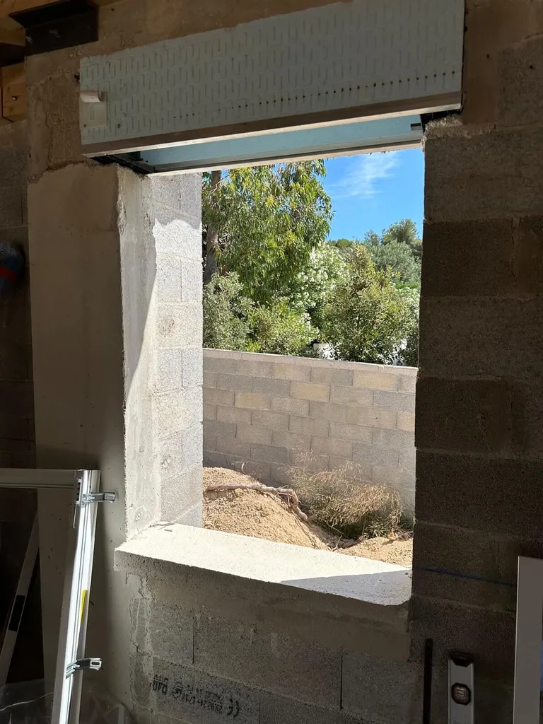 Pose de Fenêtres en applique de menuiseries en ALU Blanc 