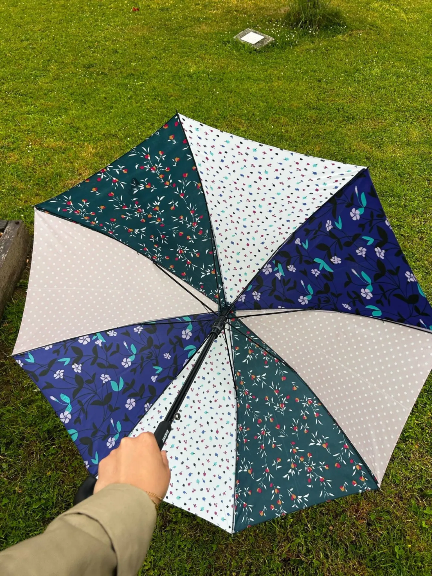 Parapluie Isotoner disponible chez Evasion Eu