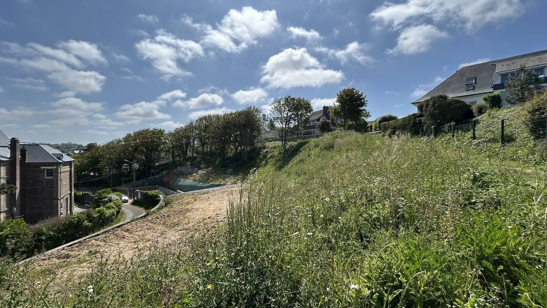 À vendre : rare opportunité de construction avec permis validé, proche littoral normand.