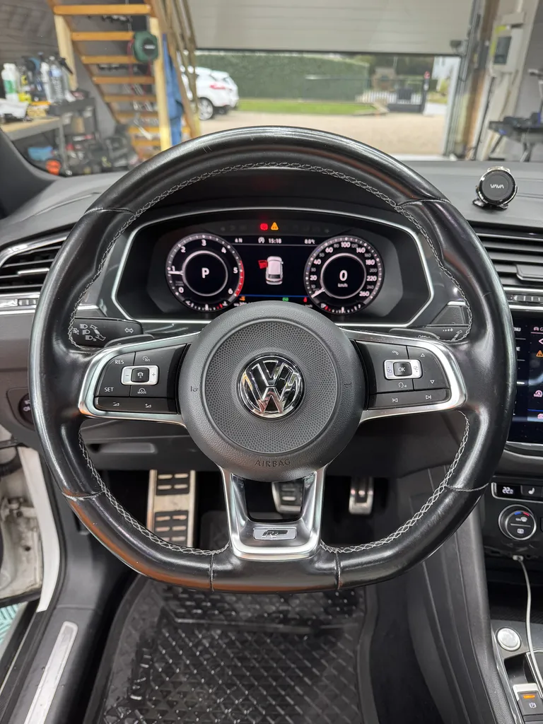 TIGUAN R LINE 2.0 BI-TDI 240 CHV/ BOITE AUTO / TOIT OUVRANT/ DISCOVER PRO/ SIEGE ELECTRIQUE/ ATTELAGE ELECTRIQUE/ COFFRE ELECTRIQUE