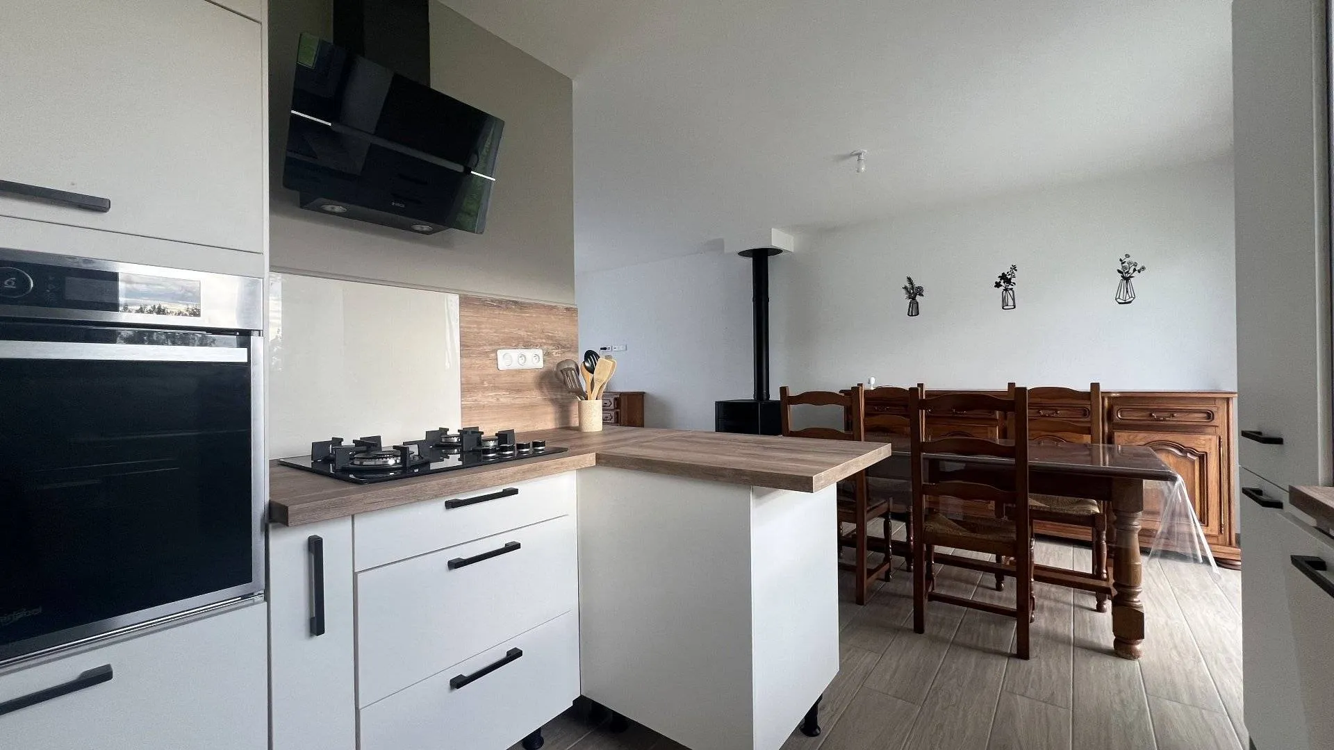 SOUS OFFRE PAVILLON MODERNE construit en 2023 de 81m² plain-pied, 3 chambres, pièce de vie lumineuse, terrain clos 678m², idéale primo-accédants, à proximité des Villes Sœurs et Baie de Somme.