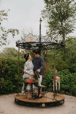 Organisation avec une agence d'un Mariage Indonésien et cérémonie symbolique dans le parc d'un Château luxueux à Aix-en-Provence
